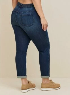 Pull-On Boyfriend Straight Super Soft Mid-Rise Jean -Clothing Shop 15226424 00109 av2