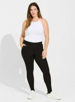 Full-Length Signature Waist Stirrup Pocket Legging.