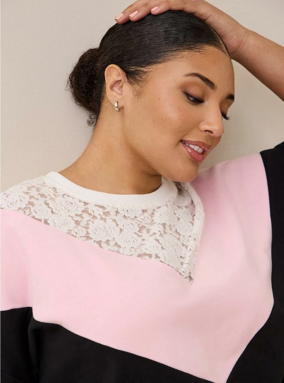 Relaxed Fit Super Soft Fleece Chevron Colorblock Lace Sweatshirt 4 Relaxed Fit Super Soft Fleece Chevron Colorblock Lace Sweatshirt - Image 4