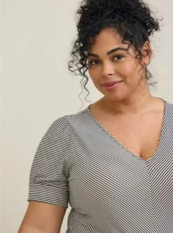 Studio Crepe V-Neck Puff Sleeve Top -Clothing Shop 40055547 05995 av3