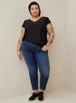 Georgette Embroidered V-Neck Tulip Short Sleeve -Clothing Shop 40075086 00684 av3